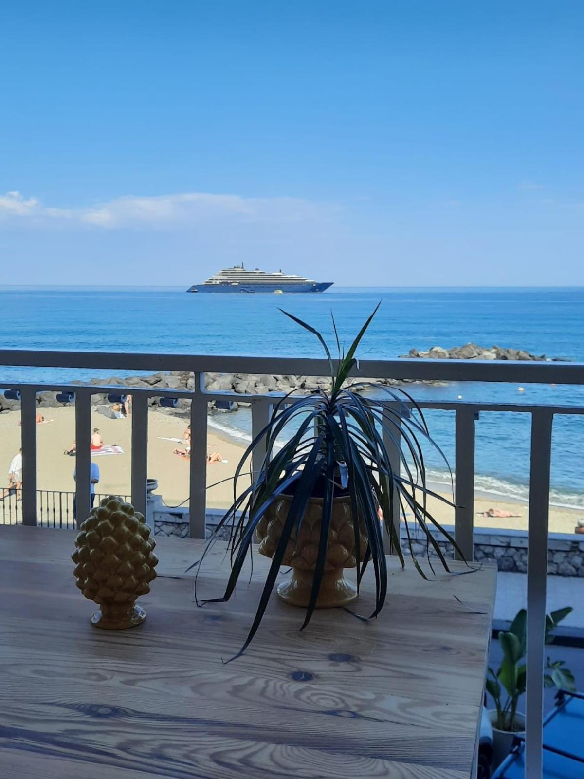 Arcadia Golden Bay Apartment Giardini Naxos Exterior photo