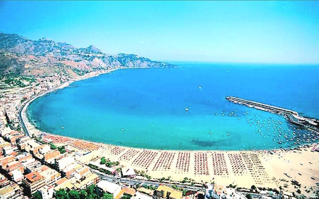 Arcadia Golden Bay Apartment Giardini Naxos Exterior photo