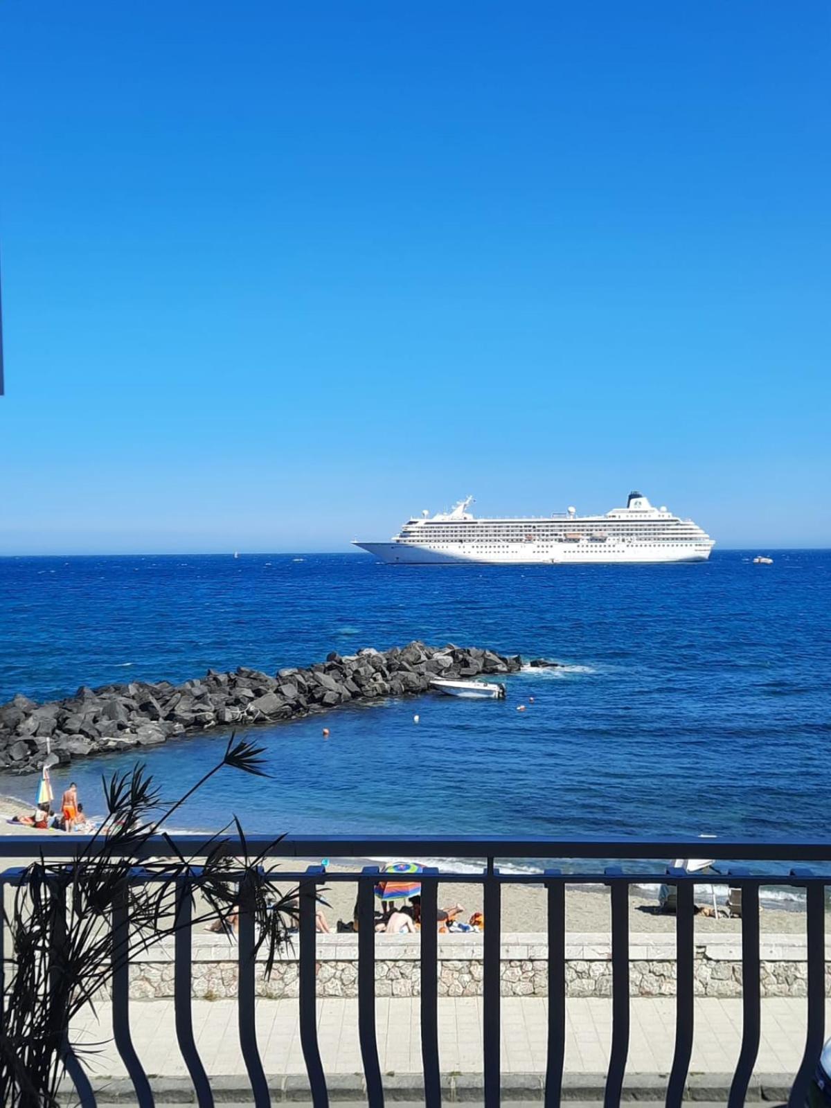 Arcadia Golden Bay Apartment Giardini Naxos Exterior photo